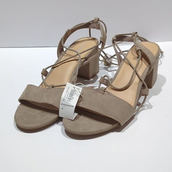 Old Navy Strappy Heels with PomPom Taupe Size 9 NWT - Picture 2 of 7